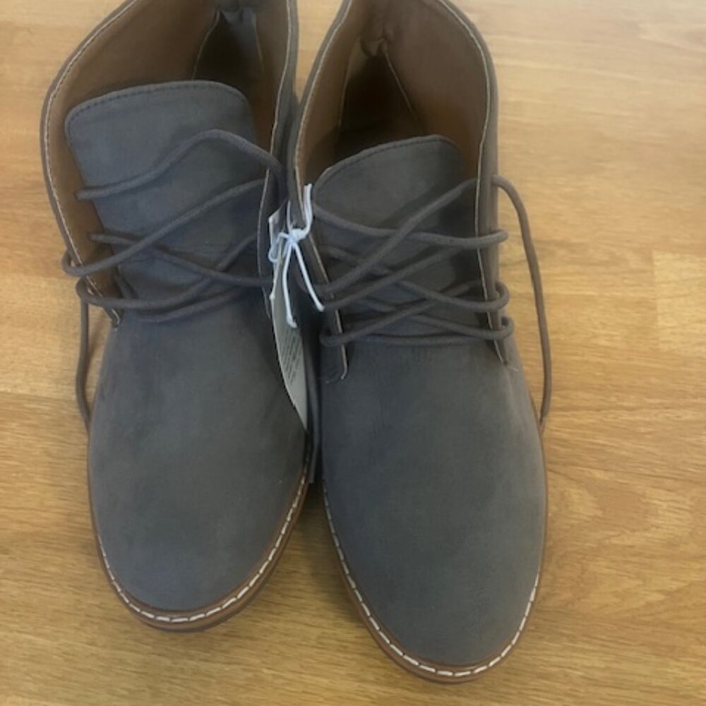 Brand new, nwt, Old Nave Women's, Size 8, New Chukka Boo Medium Grey